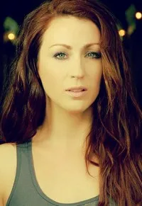 영화배우인 애리언 마고의 대표 이미지