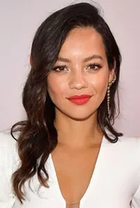 영화배우인 나탈리아 레예스의 대표 이미지