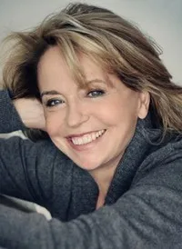 영화배우인 기젤라 슈네에베르거의 대표 이미지