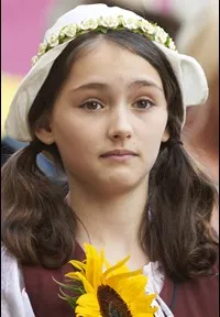 영화배우인 에밀리 쿠쉐의 대표 이미지