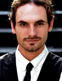 영화배우인 키팬 로스버리의 대표 이미지