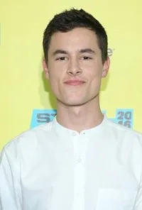 영화배우인 키안 롤리의 대표 이미지