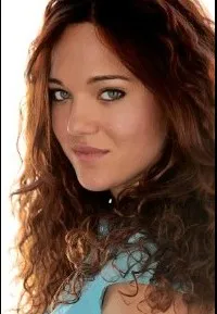 영화배우인 사만다 보울링의 대표 이미지