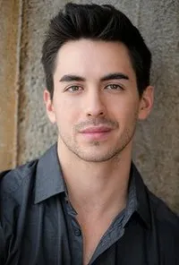 영화배우인 제시 페페의 대표 이미지