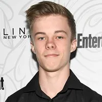 영화배우인 니콜라스 해밀턴의 대표 이미지