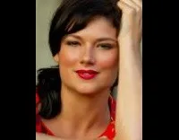 영화배우인 아폴라 엔치노의 대표 이미지