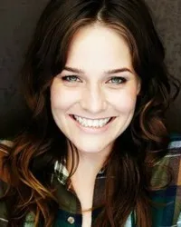 영화배우인 세라 비숍의 대표 이미지