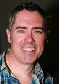 가수인 에드 로버트슨의 대표 이미지