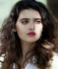 영화배우인 마날 이사의 대표 이미지