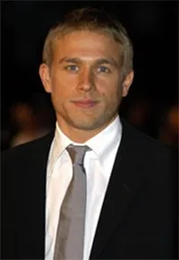 영화배우인 찰리 허냄의 대표 이미지