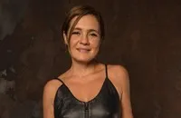 영화배우인 아드리아나 에스테베스의 대표 이미지