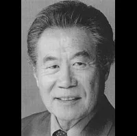 배우인 사브 시모노의 대표 이미지