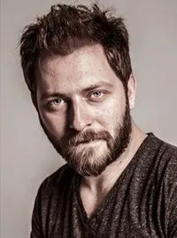 영화배우인 알리칸 유체소이의 대표 이미지