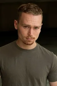 영화배우인 코이 잰드로의 대표 이미지