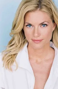 영화배우인 크리스타 놀즈의 대표 이미지