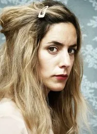 영화배우인 나오미 벨리사리아우의 대표 이미지