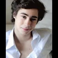 영화배우인 마티외 드세르틴의 대표 이미지