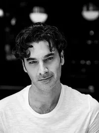 영화배우인 크리스토퍼 파파칼리아티스의 대표 이미지