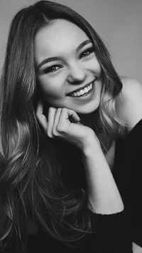 영화배우인 테일러 힉슨의 대표 이미지