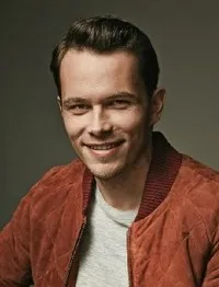 영화배우인 터마스 렌기엘의 대표 이미지