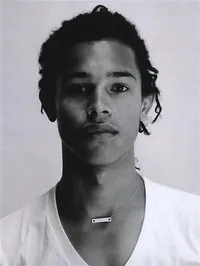 영화배우인 이드리사 앙로의 대표 이미지