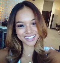 모델인 카르쉐 트란의 대표 이미지