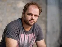 영화배우인 마키스 파파디미트리우의 대표 이미지