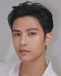 영화배우인 티띠 마하요타룩의 대표 이미지