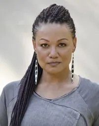 영화배우인 샌디 슐츠의 대표 이미지