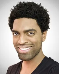 영화배우인 크리스 크러치필드의 대표 이미지