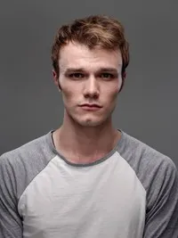 영화배우인 저스틴 홀보로의 대표 이미지