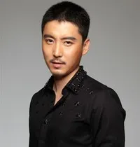 영화배우인 왕룡정의 대표 이미지