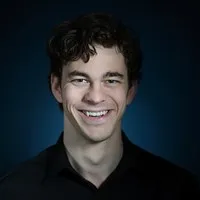 영화배우인 마렉 아담칙의 대표 이미지