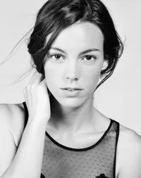 영화배우인 비키 루엥고의 대표 이미지