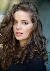 영화배우인 에리카 카르의 대표 이미지