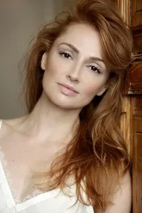 영화배우인 크리스티나 카스타뇨의 대표 이미지