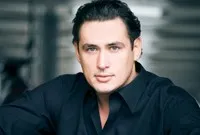 성악가인 알렉산더 침발류크의 대표 이미지