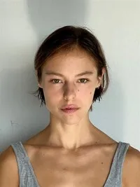 발레무용가인 마리옹 바르보의 대표 이미지