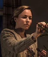 영화배우, 가수인 파울라 베살라의 대표 이미지