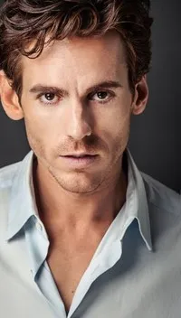 영화배우인 애드리언 가에타의 대표 이미지