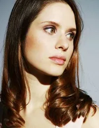 영화배우인 다프네 파타키아의 대표 이미지