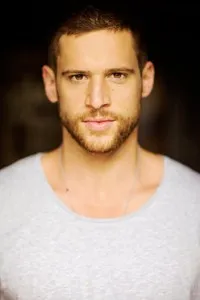 영화배우인 댄 유잉의 대표 이미지