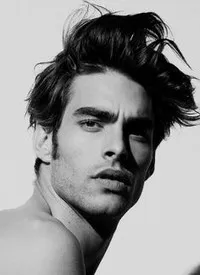 모델, 영화배우인 존 코르타자레나의 대표 이미지