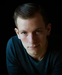 영화배우인 프레데릭 폰 뤼티하우의 대표 이미지