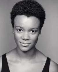 영화배우인 리아 하비의 대표 이미지