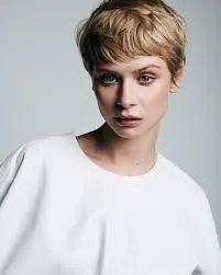 영화배우인 클라라 로세이저의 대표 이미지