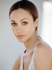 영화배우인 바비 티의 대표 이미지