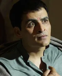 영화배우인 마나브 카울의 대표 이미지