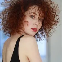 영화배우인 블랑딘 벨라브아의 대표 이미지