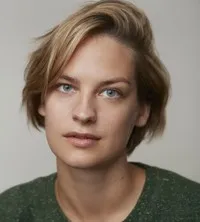 영화배우인 하이디 토이니의 대표 이미지